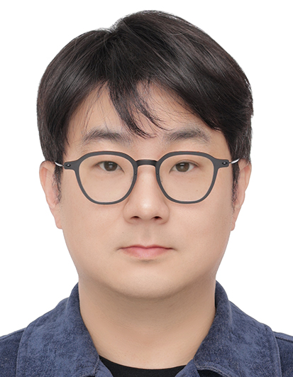 Lead optician Yoon Deuk-yeol