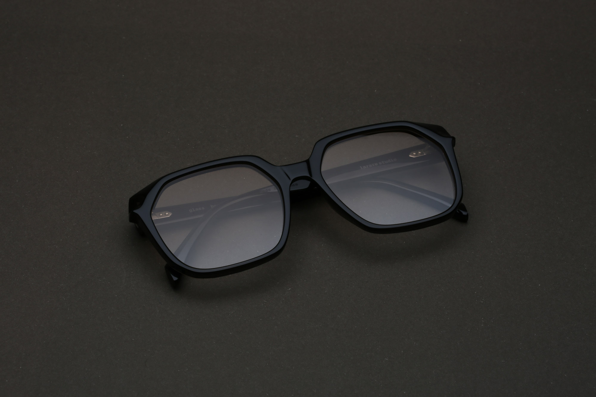 glass · black